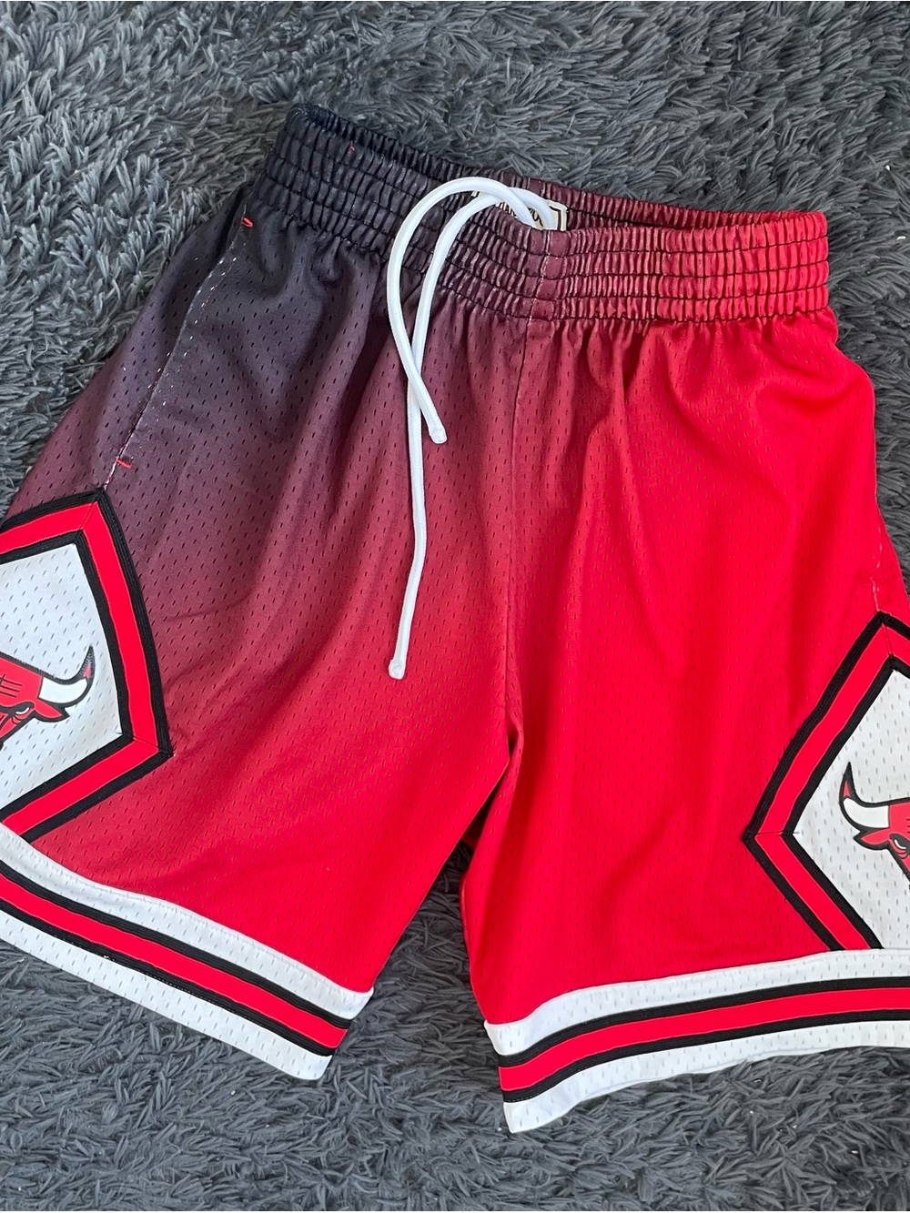 Men Size M Mitchell & Ness  NBA Red Chicago Bulls Golden Hour Swingman Shorts